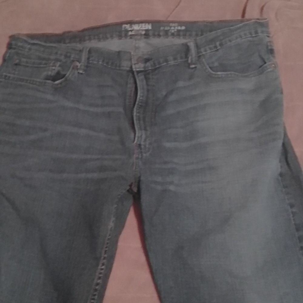 Levi's Denizen. 42x30 Dark wash